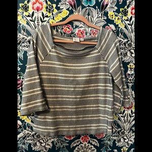 Anthropologie/Postage stamp: women’s (m) Square neck 3/4 sleeve split sides top